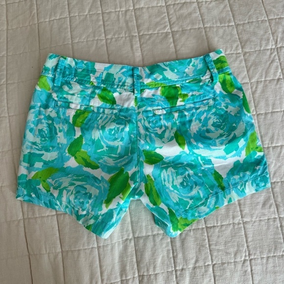 Lilly Pulitzer 5” The Callahan Shorts FIRST IMPRESSION BLUE Rose Floral size 2 - Picture 7 of 16